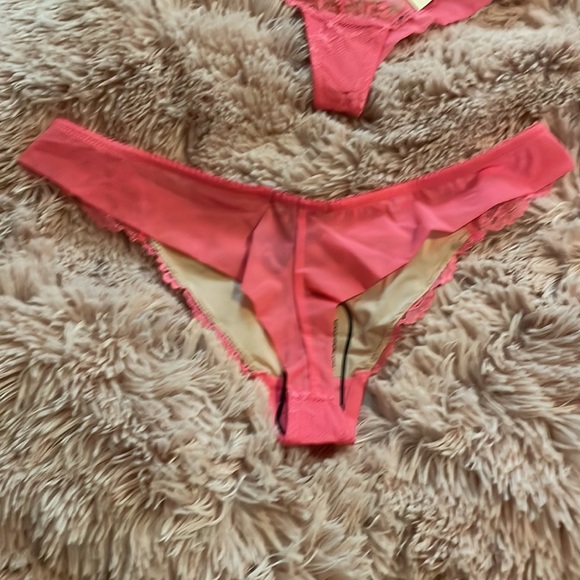 Two Elle MacPherson Intimates Essential Luxury Thongs - Picture 2 of 7